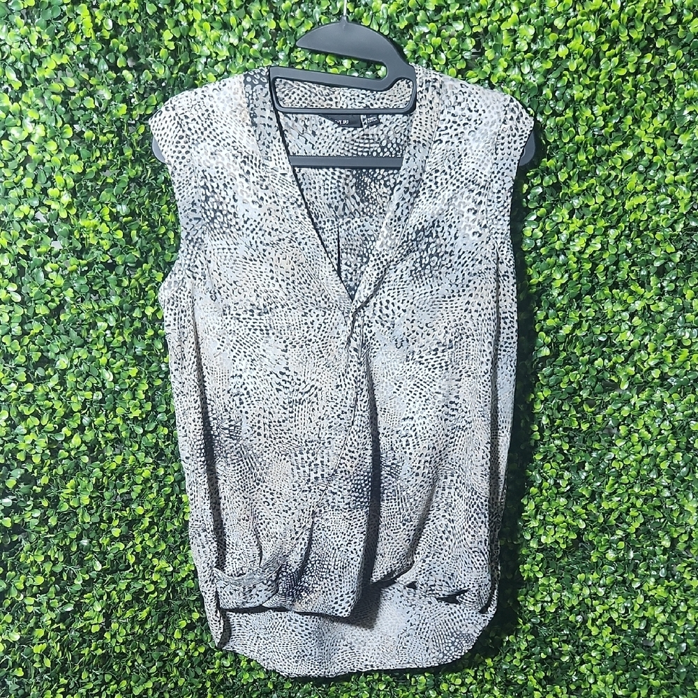 Apt 9 Black and Gray Patterned Blouse